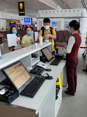 重慶分公司助力旅客安全出行 手部消毒與一對一查驗服務全面上線